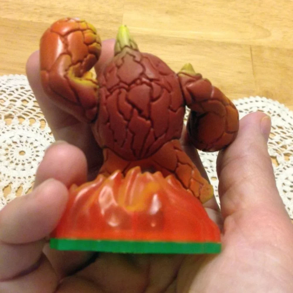 Skylanders Spyros Adventure Eruptor plus Collector's Card